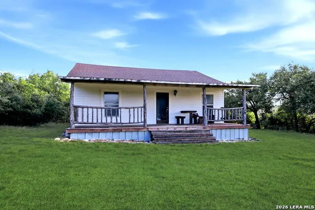 271 ROLLIN N RANCH RD Blanco, TX 78606