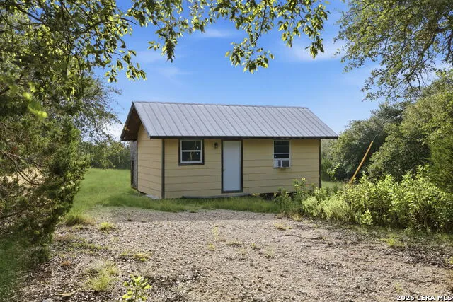 271 ROLLIN N RANCH RD Blanco, TX 78606