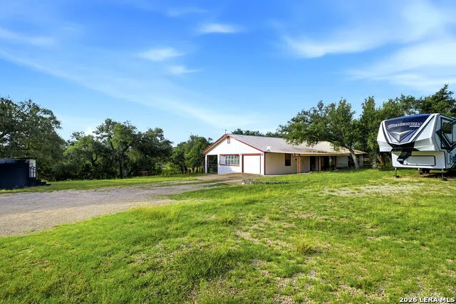 271 ROLLIN N RANCH RD Blanco, TX 78606