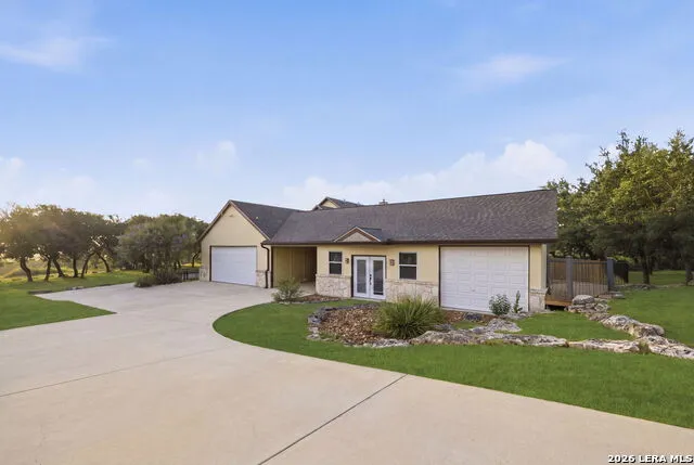 271 ROLLIN N RANCH RD Blanco, TX 78606