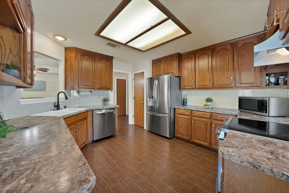 113 Cottonwood Court Hudson Oaks, TX 76087