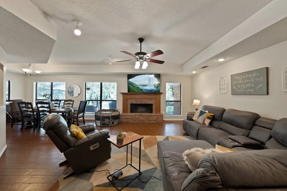 113 Cottonwood Court Hudson Oaks, TX 76087