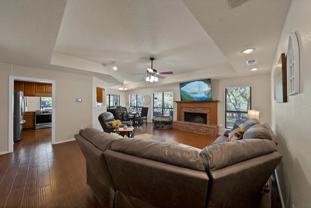 113 Cottonwood Court Hudson Oaks, TX 76087