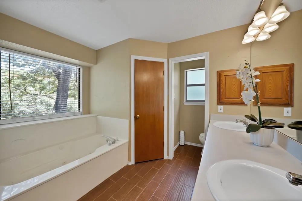 113 Cottonwood Court Hudson Oaks, TX 76087