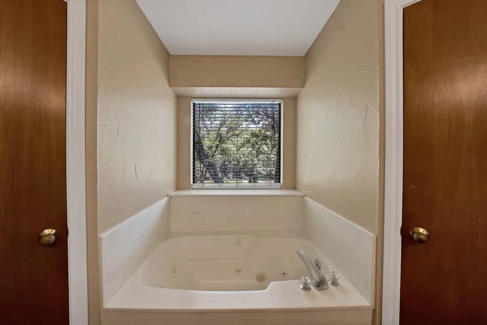 113 Cottonwood Court Hudson Oaks, TX 76087