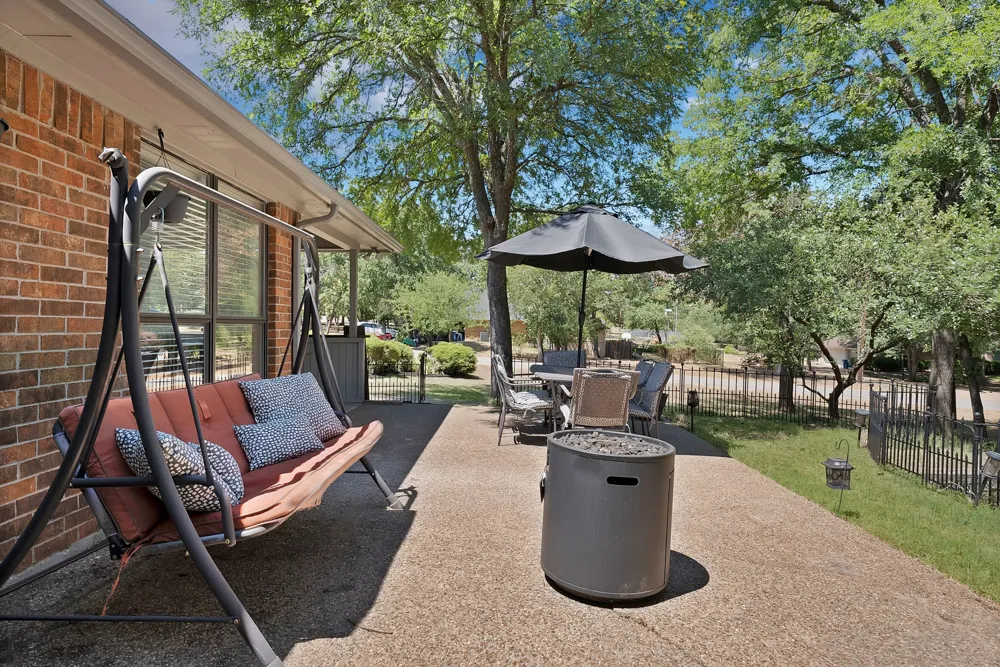 113 Cottonwood Court Hudson Oaks, TX 76087