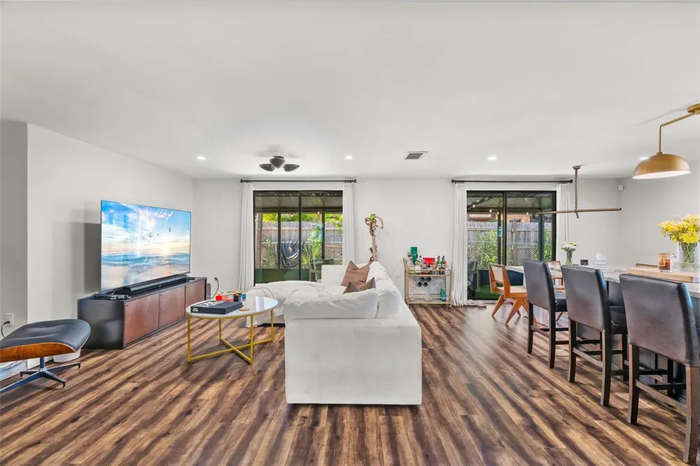 2874 DAVIS BOULEVARD Sarasota, FL 34237