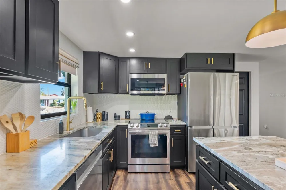 2874 DAVIS BOULEVARD Sarasota, FL 34237
