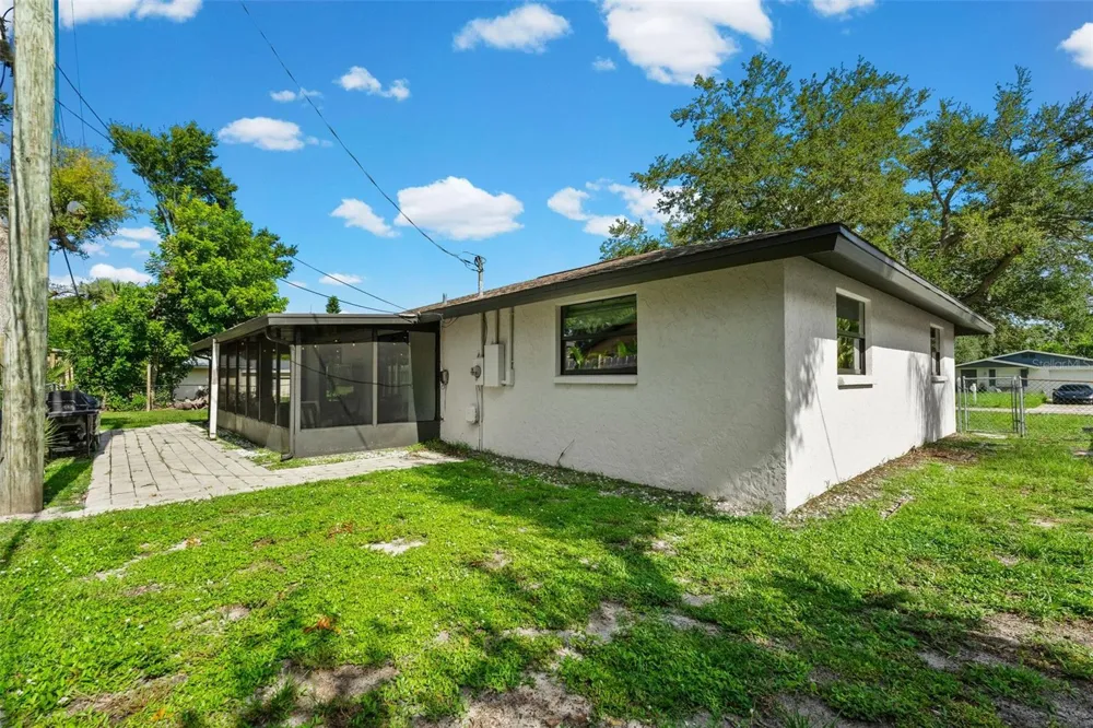 2874 DAVIS BOULEVARD Sarasota, FL 34237
