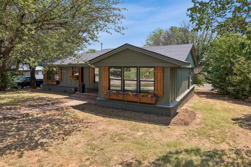 108 Highland Pauls Valley, OK 73075