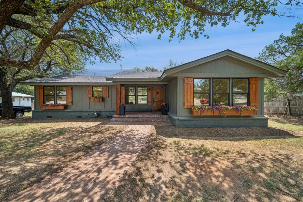 108 Highland Pauls Valley, OK 73075