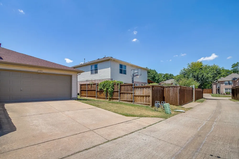 924 Thistle Circle Allen, TX 75002