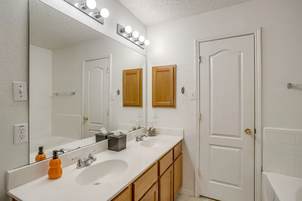 924 Thistle Circle Allen, TX 75002