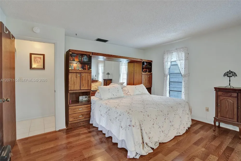 5321 SW 90th Ave Cooper City, FL 33328