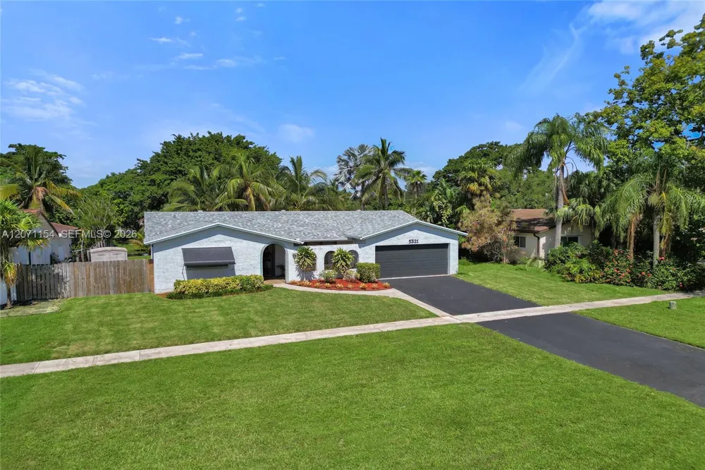 5321 SW 90th Ave Cooper City, FL 33328