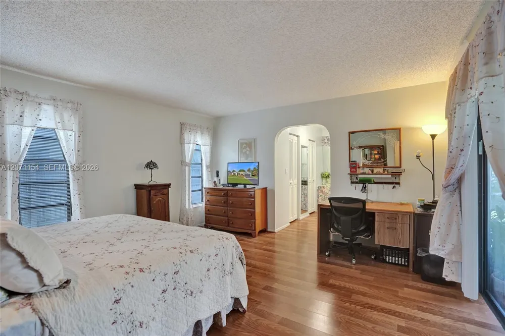 5321 SW 90th Ave Cooper City, FL 33328