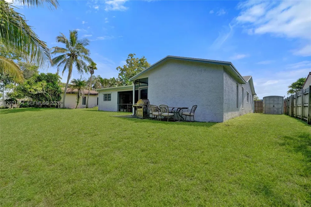 5321 SW 90th Ave Cooper City, FL 33328