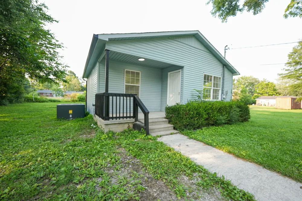 204 Locust St Manchester, TN 37355