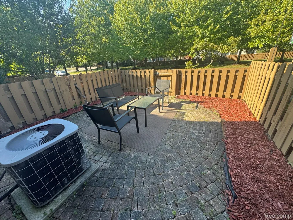 1764 Brentwood Drive Troy City, MI 48098