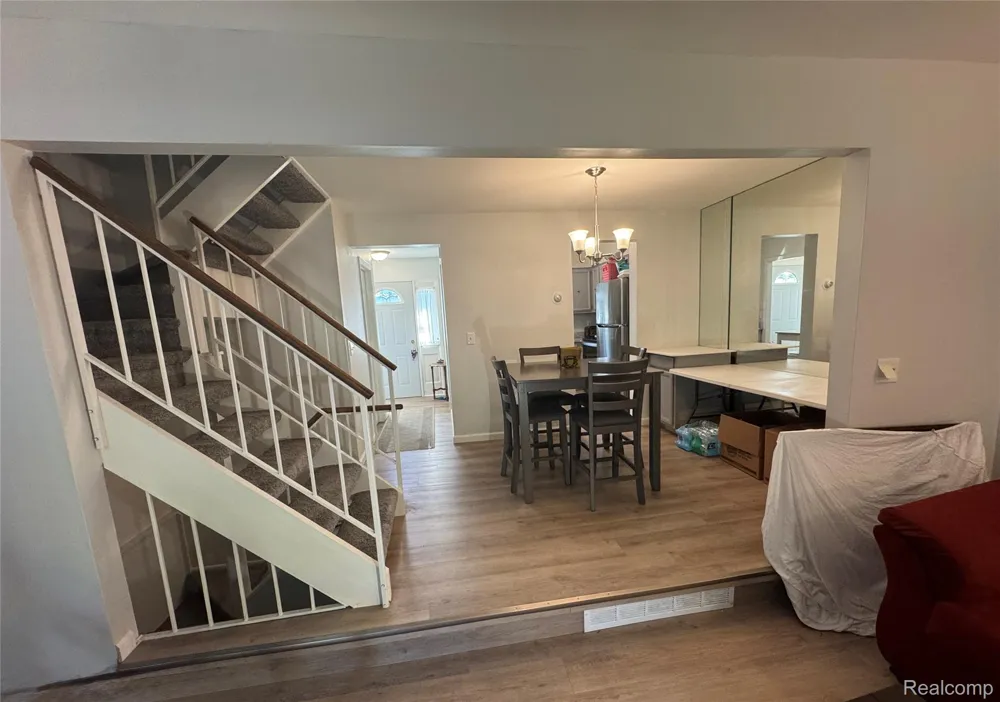 1764 Brentwood Drive Troy City, MI 48098