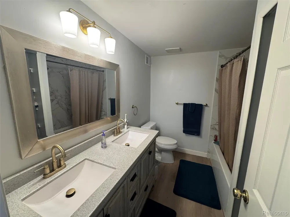 1764 Brentwood Drive Troy City, MI 48098