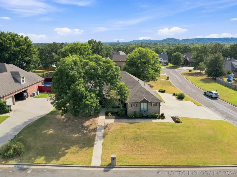 224 Williamsburg Street Catoosa, OK 74015