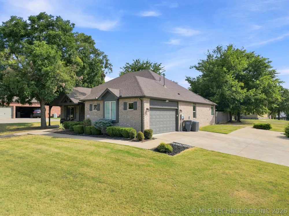224 Williamsburg Street Catoosa, OK 74015