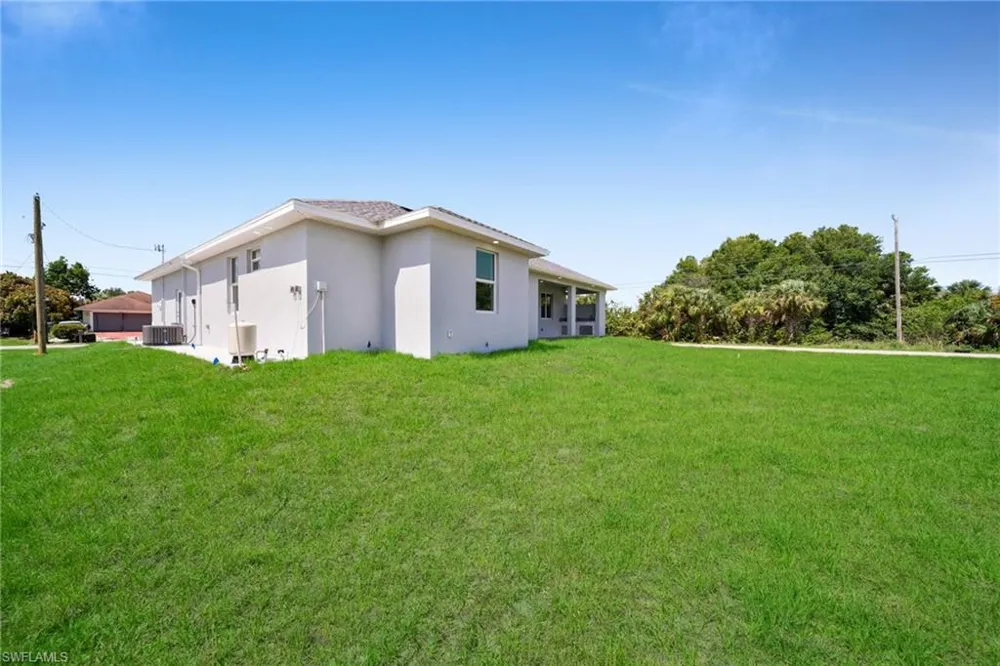 4119 17th Street SW Lehigh Acres, FL 33976