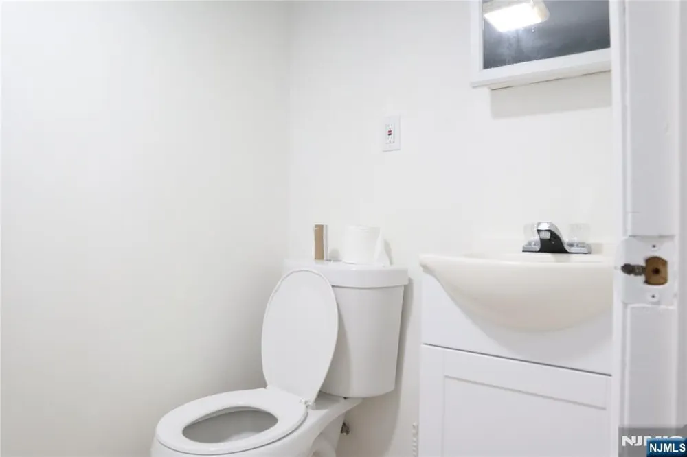 302 10th Street Newark, NJ 07107