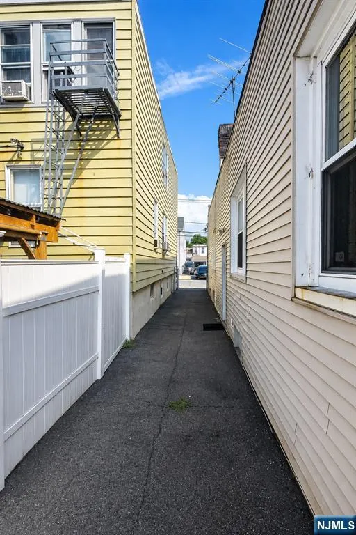 302 10th Street Newark, NJ 07107