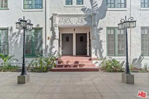 1250 Harper Avenue