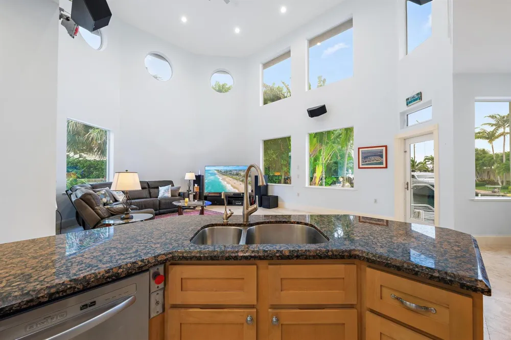 1121 Fairview Lane Singer Island, FL 33404
