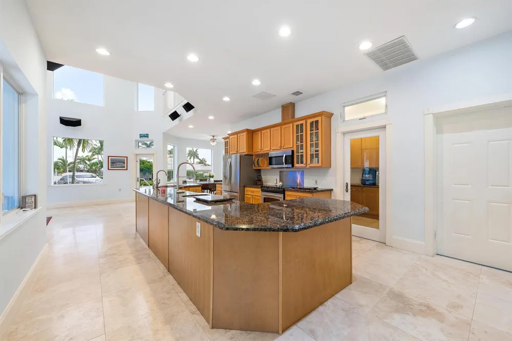 1121 Fairview Lane Singer Island, FL 33404