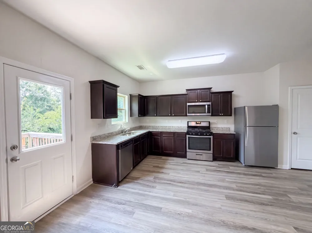 2048 Massey LN Winder, GA 30680