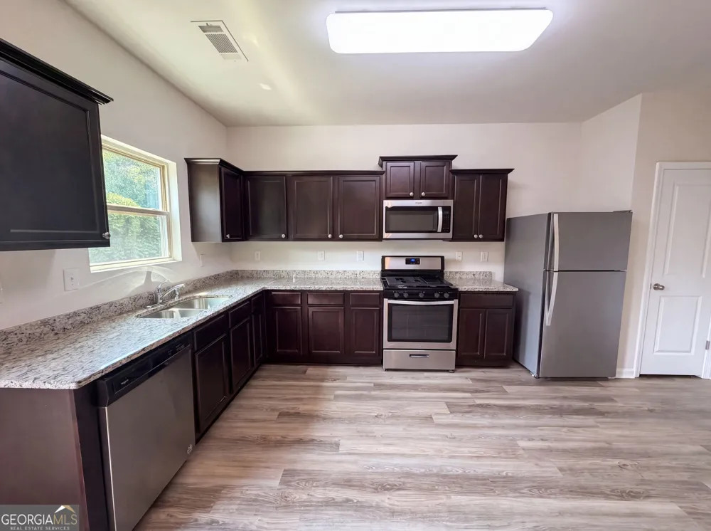 2048 Massey LN Winder, GA 30680