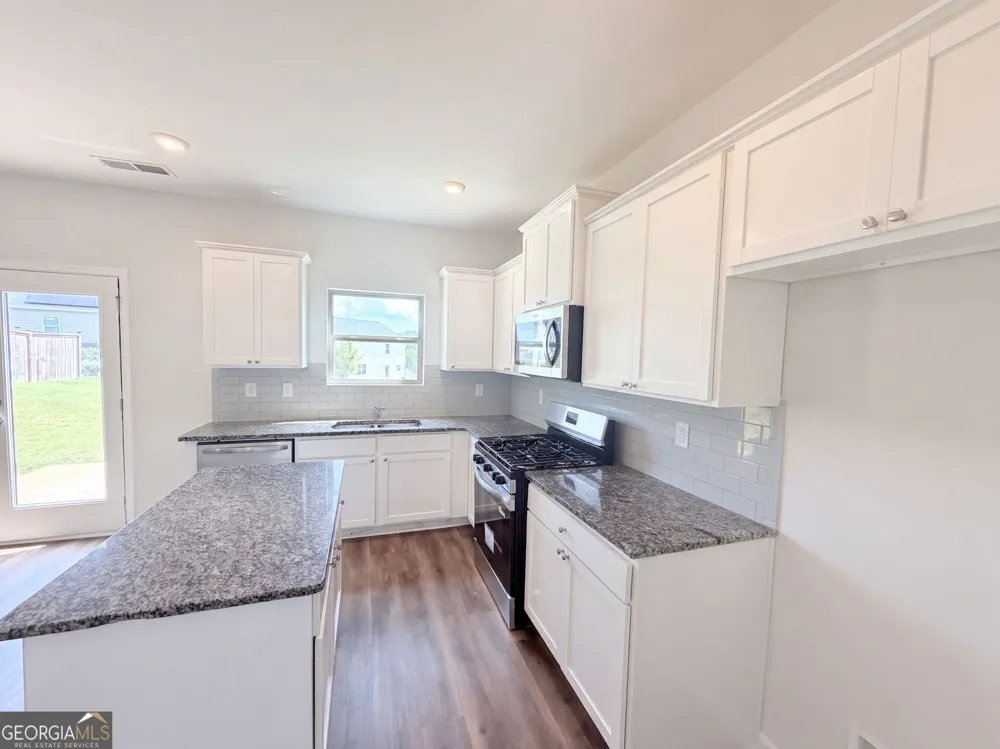 2048 Massey LN Winder, GA 30680