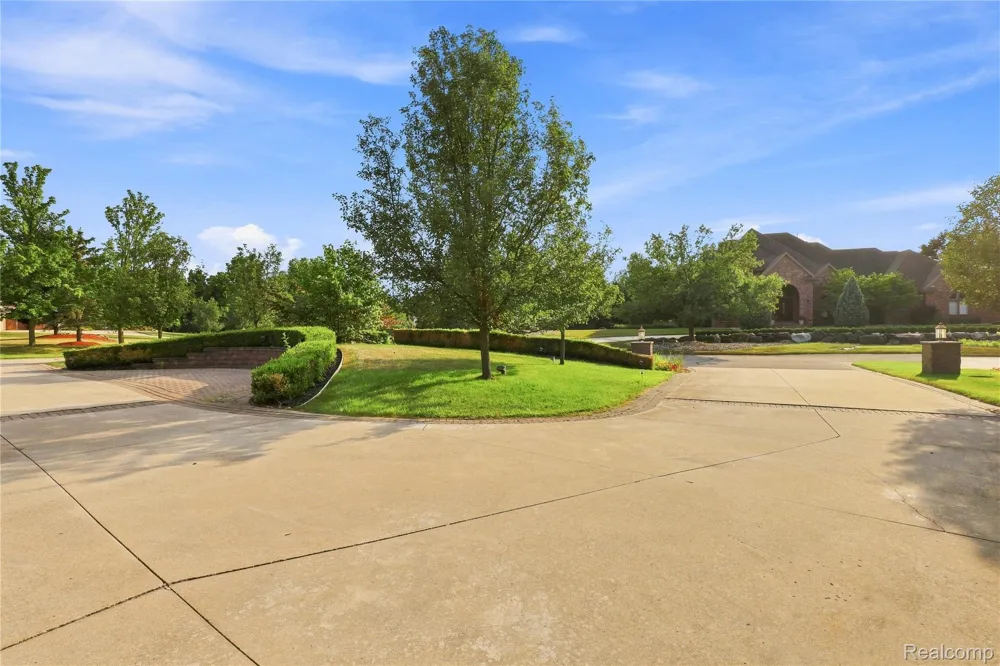 8263 Pine Hollow Trail Grand Blanc Charter Township, MI 48439