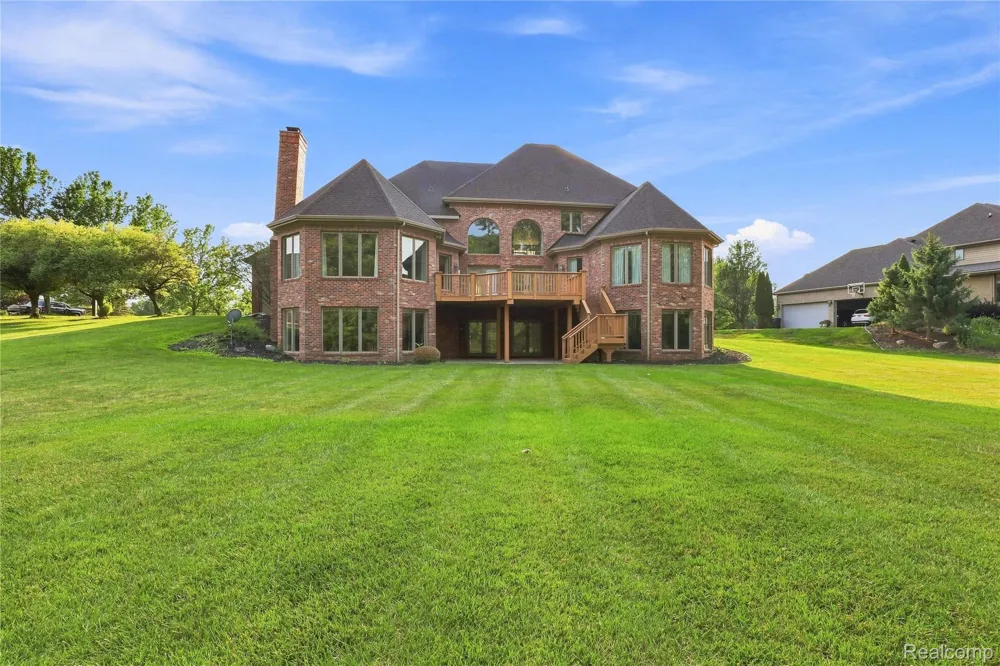 8263 Pine Hollow Trail Grand Blanc Charter Township, MI 48439