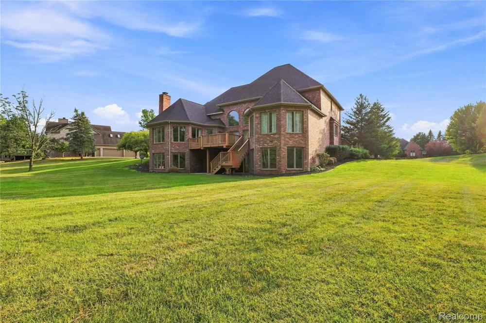 8263 Pine Hollow Trail Grand Blanc Charter Township, MI 48439