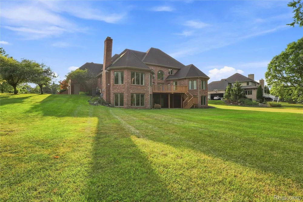 8263 Pine Hollow Trail Grand Blanc Charter Township, MI 48439