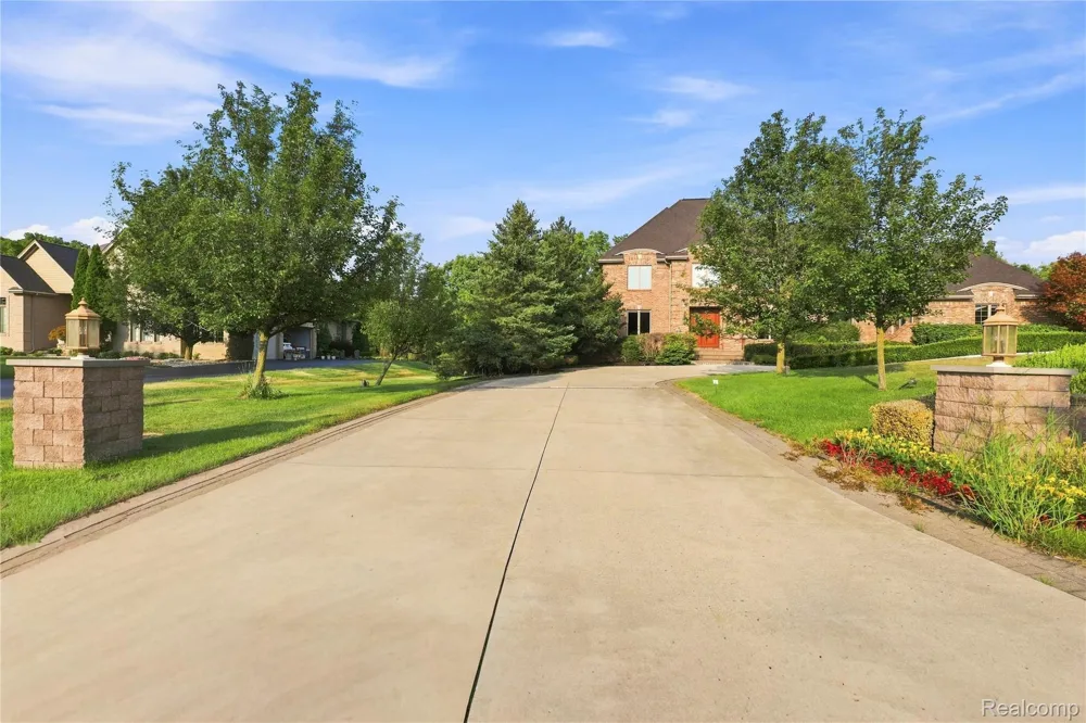 8263 Pine Hollow Trail Grand Blanc Charter Township, MI 48439