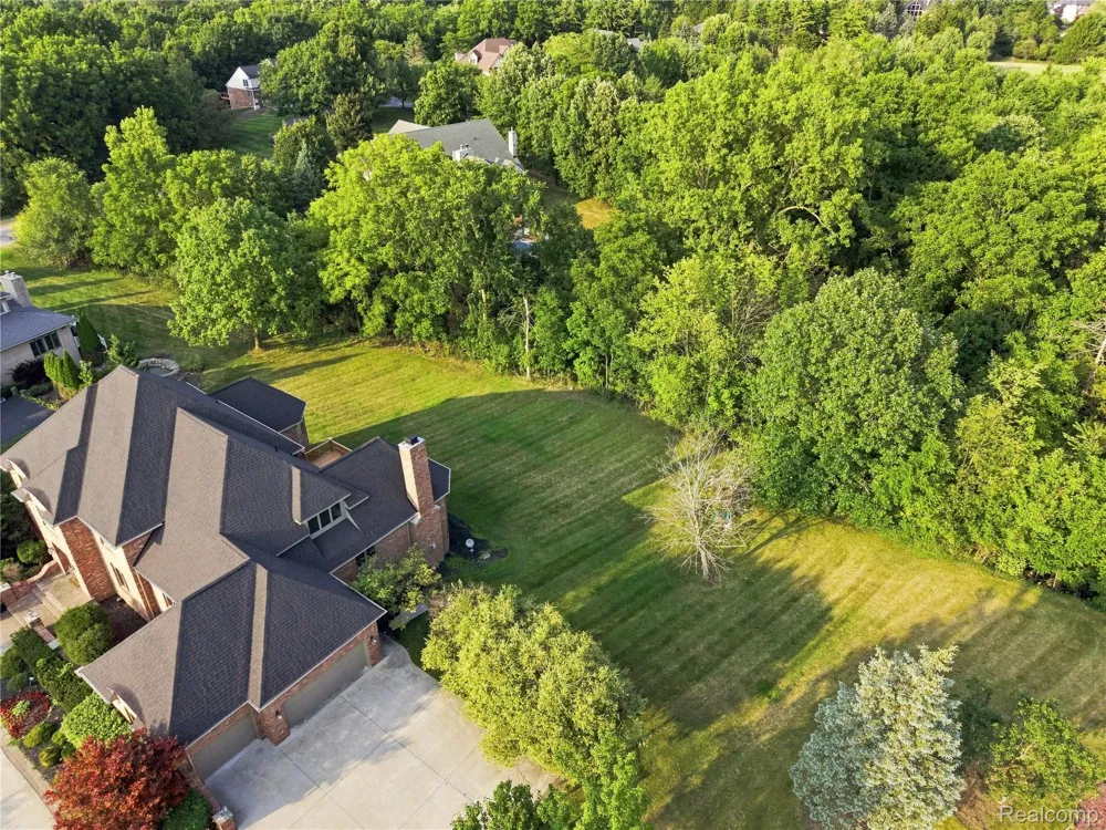 8263 Pine Hollow Trail Grand Blanc Charter Township, MI 48439