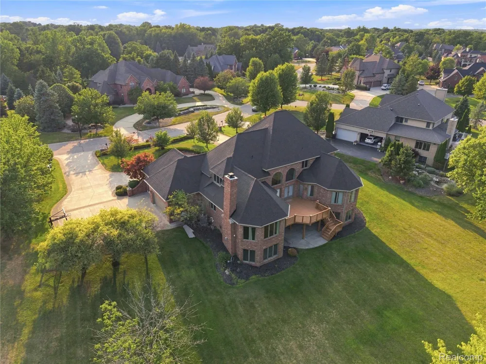 8263 Pine Hollow Trail Grand Blanc Charter Township, MI 48439