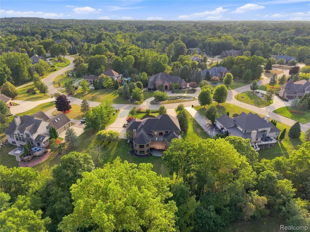 8263 Pine Hollow Trail Grand Blanc Charter Township, MI 48439