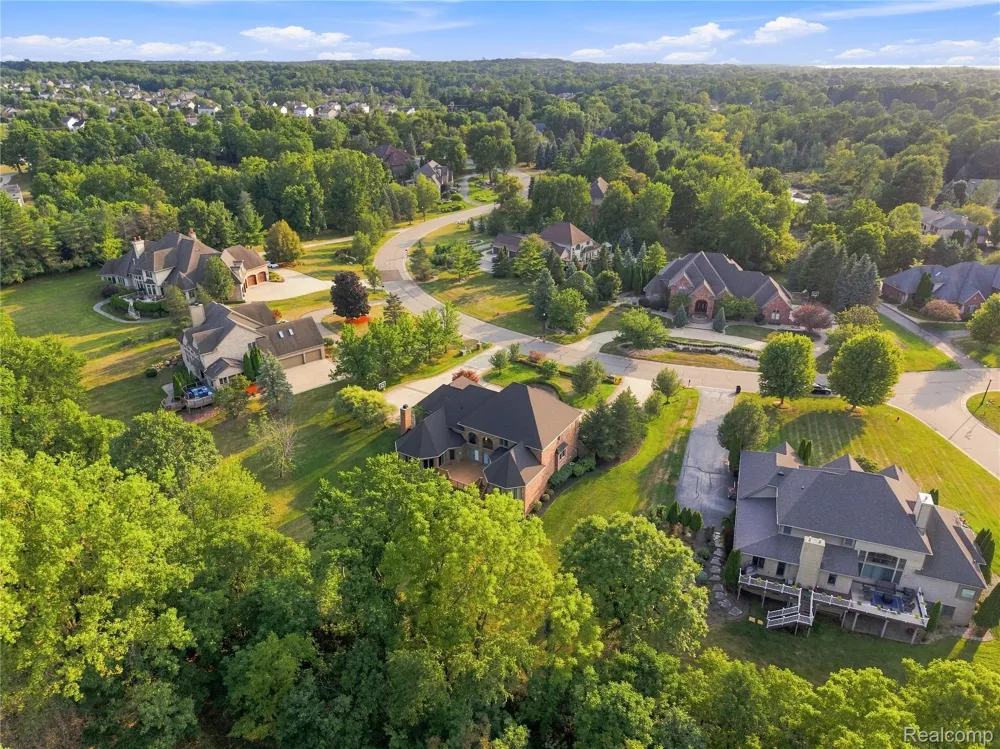 8263 Pine Hollow Trail Grand Blanc Charter Township, MI 48439