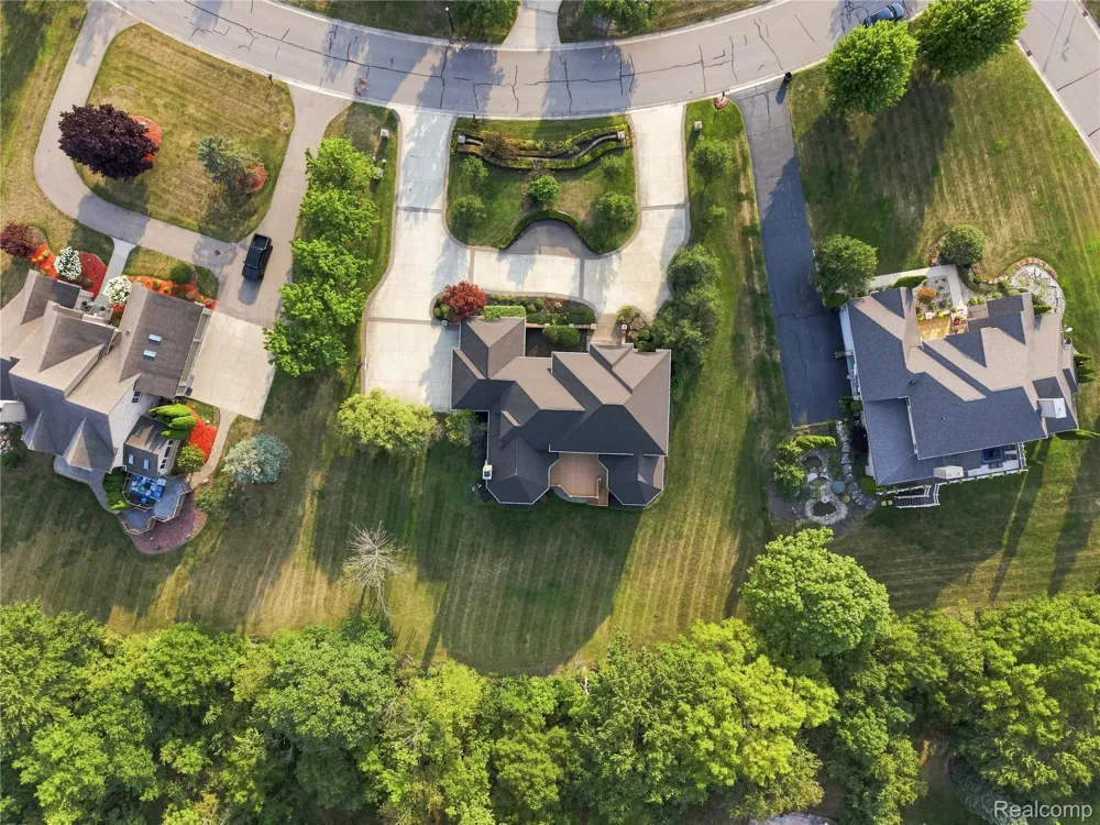 8263 Pine Hollow Trail Grand Blanc Charter Township, MI 48439