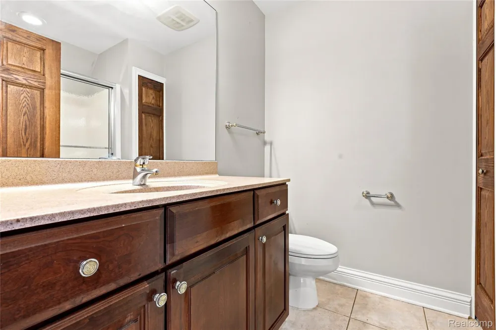 8263 Pine Hollow Trail Grand Blanc Charter Township, MI 48439