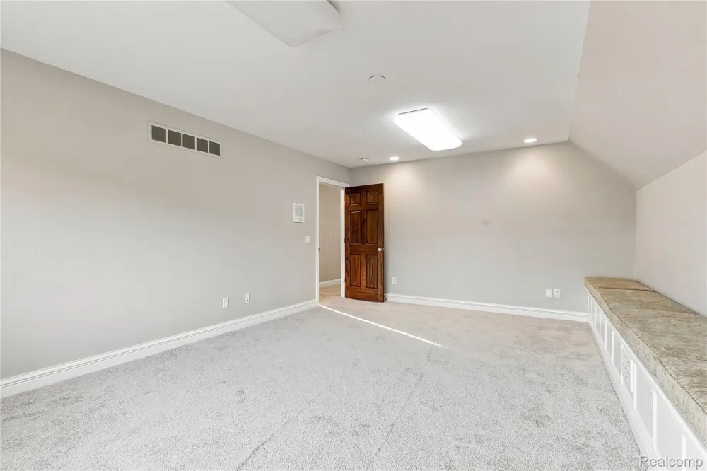 8263 Pine Hollow Trail Grand Blanc Charter Township, MI 48439