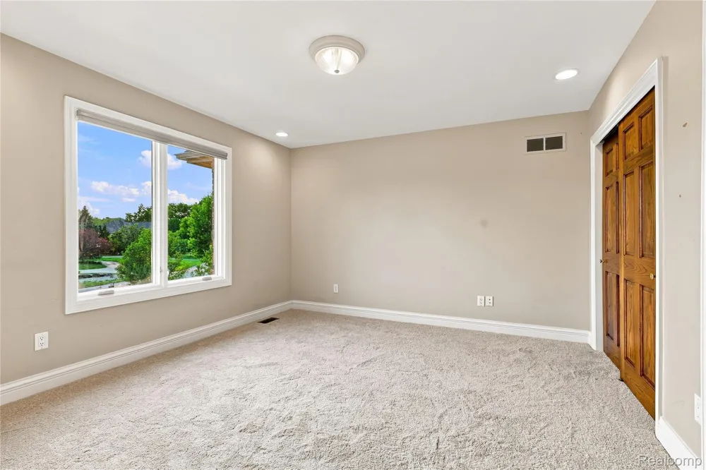 8263 Pine Hollow Trail Grand Blanc Charter Township, MI 48439