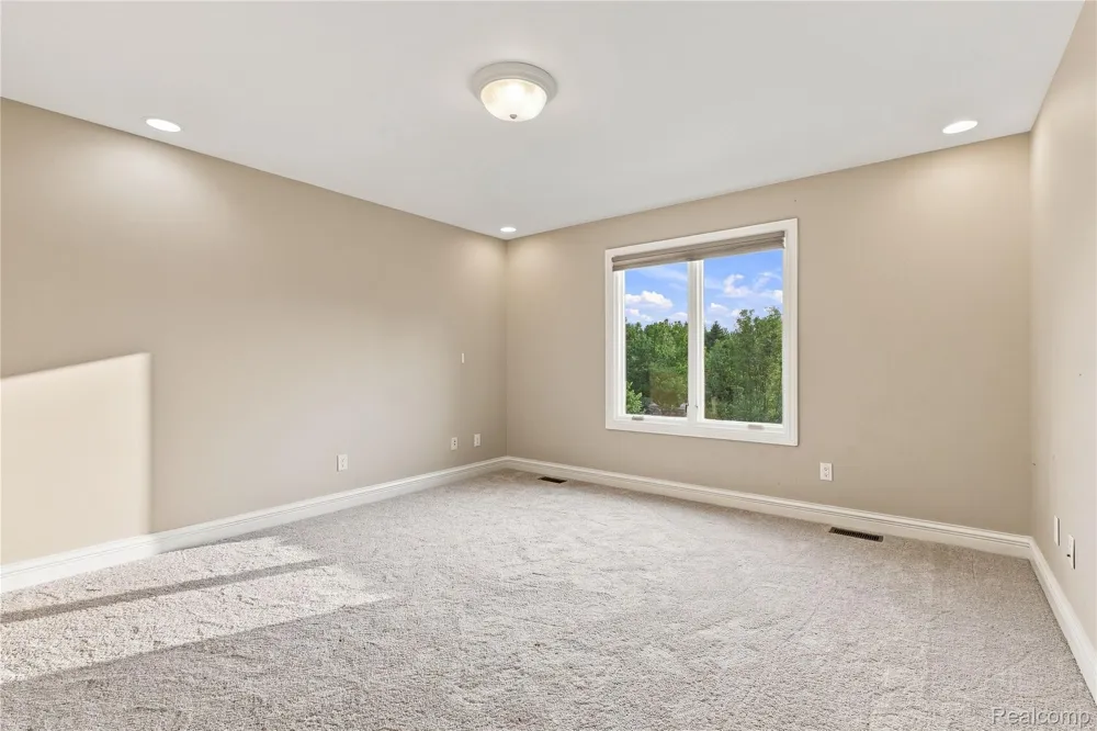 8263 Pine Hollow Trail Grand Blanc Charter Township, MI 48439